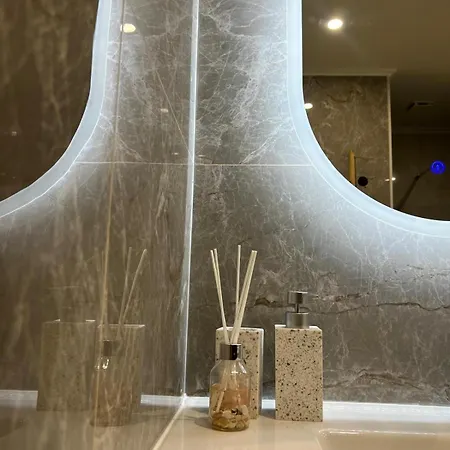 Spacious And Modern Loft With Balneo Space Lägenhet *