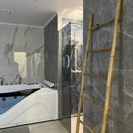 Spacious And Modern Loft With Balneo Space Lejlighed