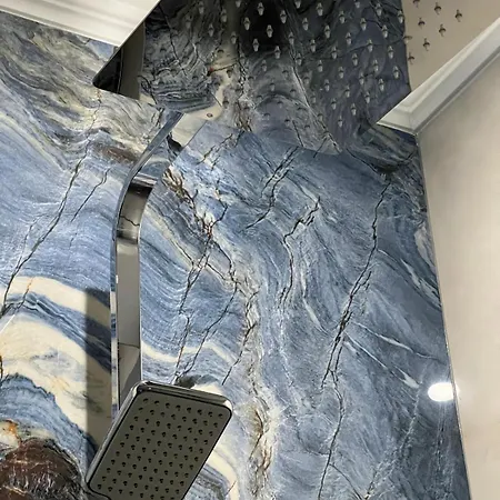 Spacious And Modern Loft With Balneo Space Lägenhet